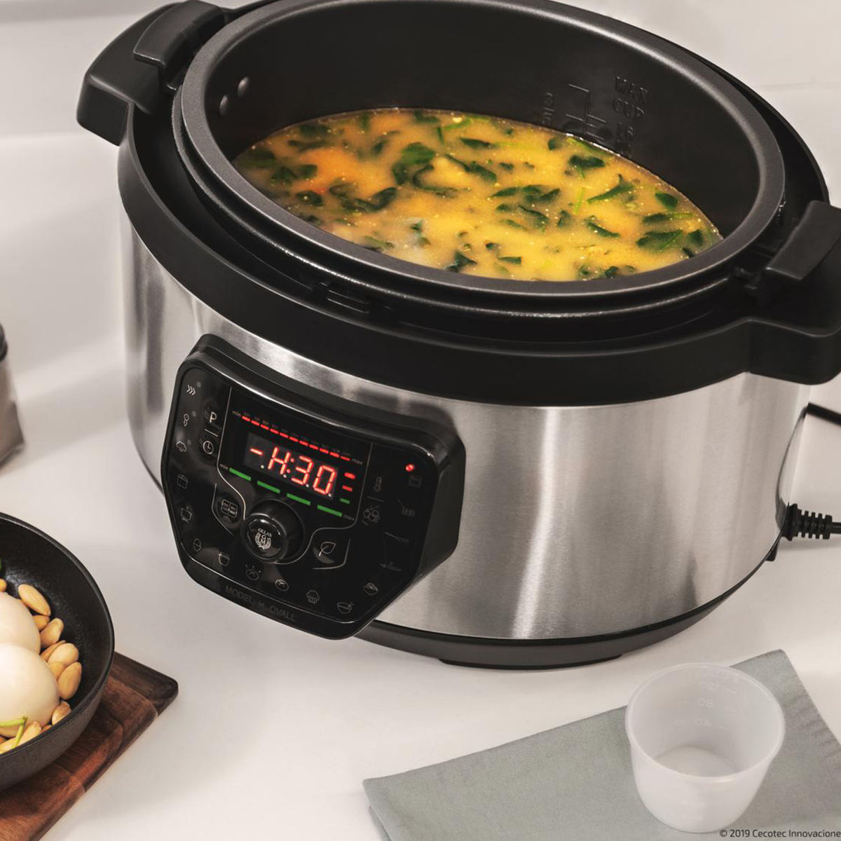 Pressure Cooker (8L) Asters Maldives