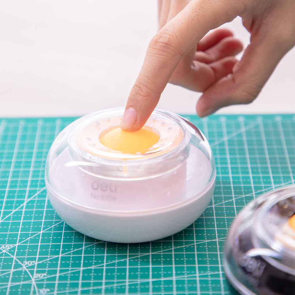 Fingertip Roller Moistener