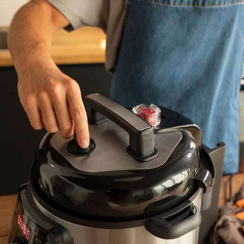 Pressure Cooker (6L) - Asters Maldives